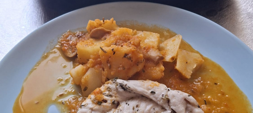 FILETES DE POLLO Y PATATAS AL VAPOR CON SALSA CON Thermomix&reg; EN RIBERA DEL FRESNO