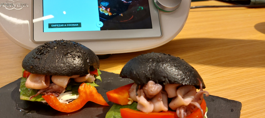 BAO BUNS NEGROS CON CALAMARES con Thermomix® 