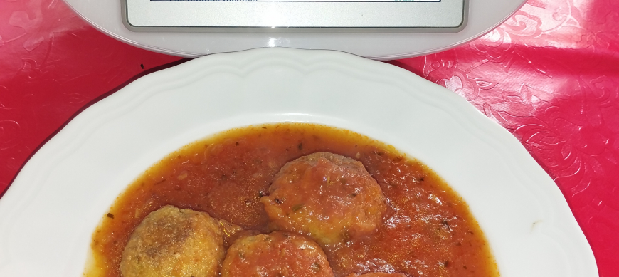 ALBÓNDIGAS DE CALABACÍN CON SALSA CON Thermomix® EN RIBERA DEL FRESNO