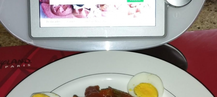 JUDIAS VERDES CON TOMATE Y HUEVOS COCIDOS CON Thermomix® EN RIBERA DEL FRESNO