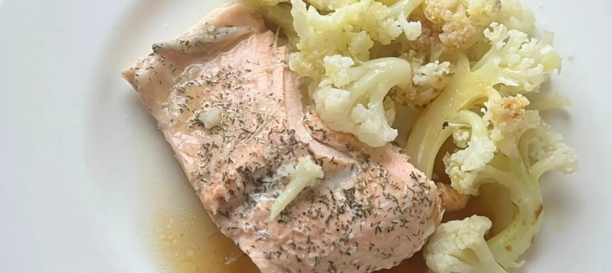 Menu completo: sopa de cebolla y jengibre, salmon con verduras al vapor