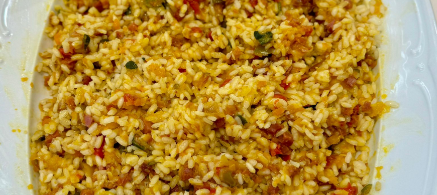 Arroz con sofrito de verduras y jamón