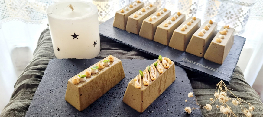 Un turrón de 10 con Thermomix® . Lingotes de turrón de atún, mejillones y piñones. Sorprende en los entrantes.