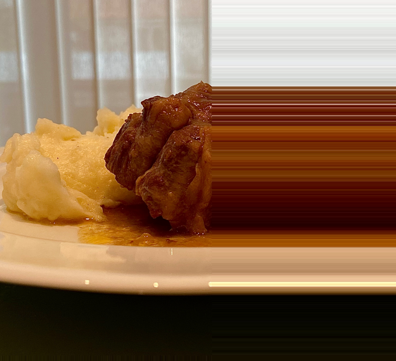 Rabo de ternera en salsa con puré de patatas