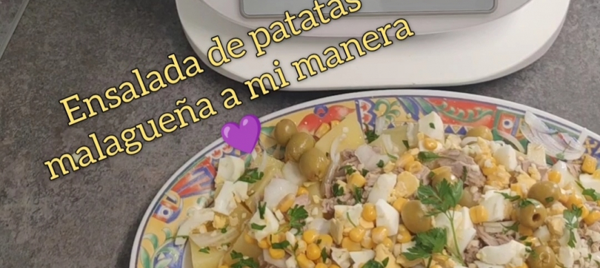 Videoreceta de Ensalada de patatas malagueña a mi estilo y sacándole partido extra cociendo huevos y haciendo patatas con unas patatas para una ensaladilla rusa en Thermomix® , Málaga