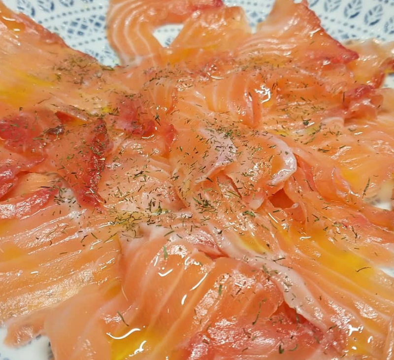 Prepara tus celebraciones familiares con esta receta de salmon marinado