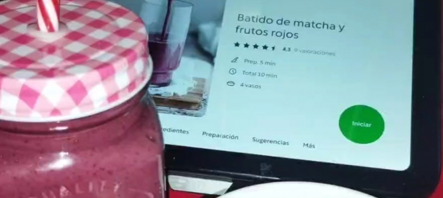 BATIDO DE MATCHA Y FRUTOS ROJOS CON Thermomix® EN RIBERA DEL FRESNO