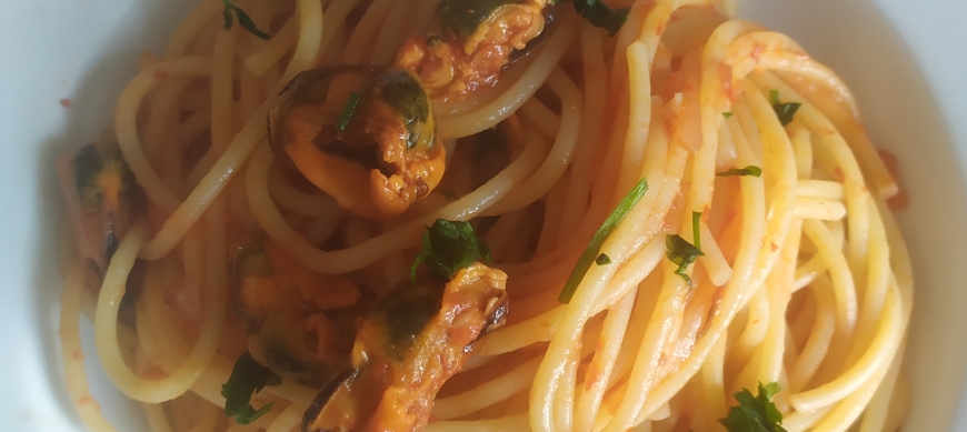 Espaguetis con mejillones y almejas