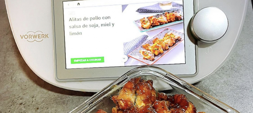 ALITAS DE POLLO CON SALSA DE MIEL, SOJA Y LIMÓN