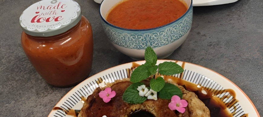 Video-receta de salsa de tomate estilo italiano y flan de huevo con o sin azúcar en el Varoma con Thermomix® 