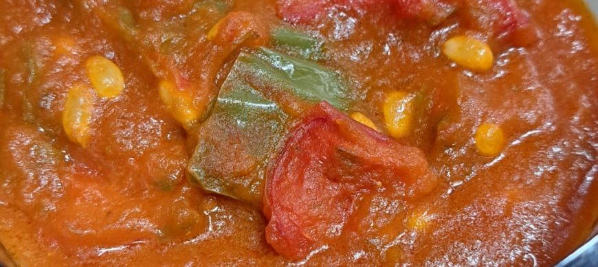 Titaina (sofrito de tomate, pimientos y piñones)