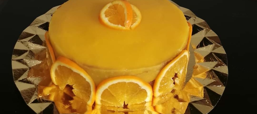 Bizcocho con cobertura de naranja