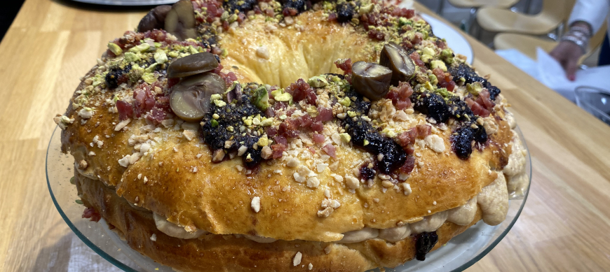 Roscon de Reyes relleno de mousse de foie y trufa