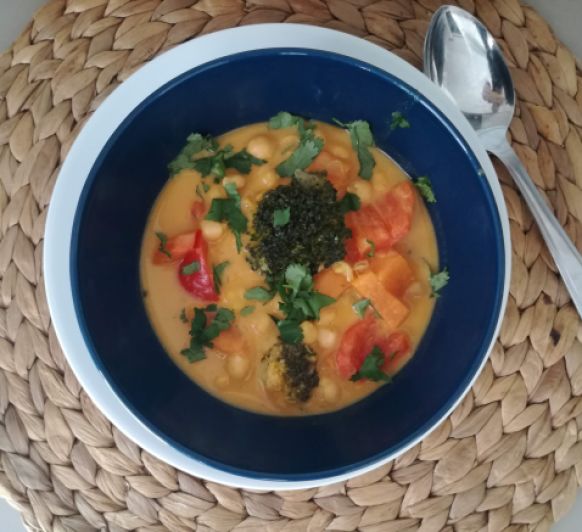 Recetas de cuchara: curry de garbanzos y verduras hecho en Thermomix