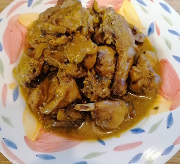 CONEJO AL AJILLO CON SETAS, AZAFRÁN Y CURRY.....RIQUÍSIMO!!!!!!!