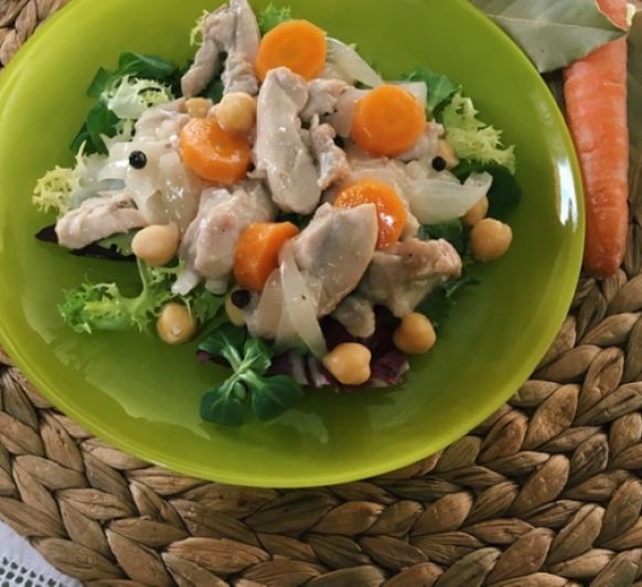 Ensalada de pollo en escabeche