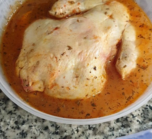 Pollo sentado