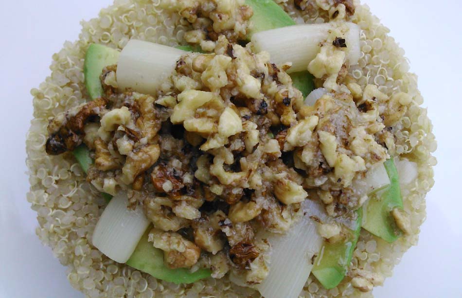 Ensalada de quinoa con vinagreta de nueces