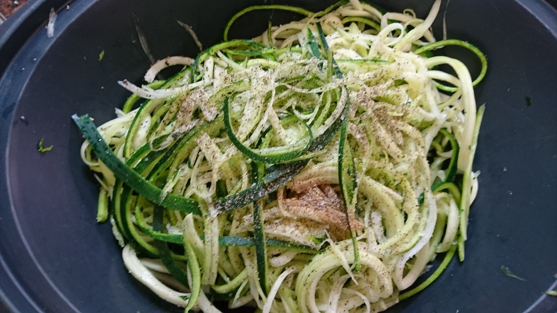 Espaguetis de calabacín, un entrante para dos, fácil, saludable y ¡sin gluten!
