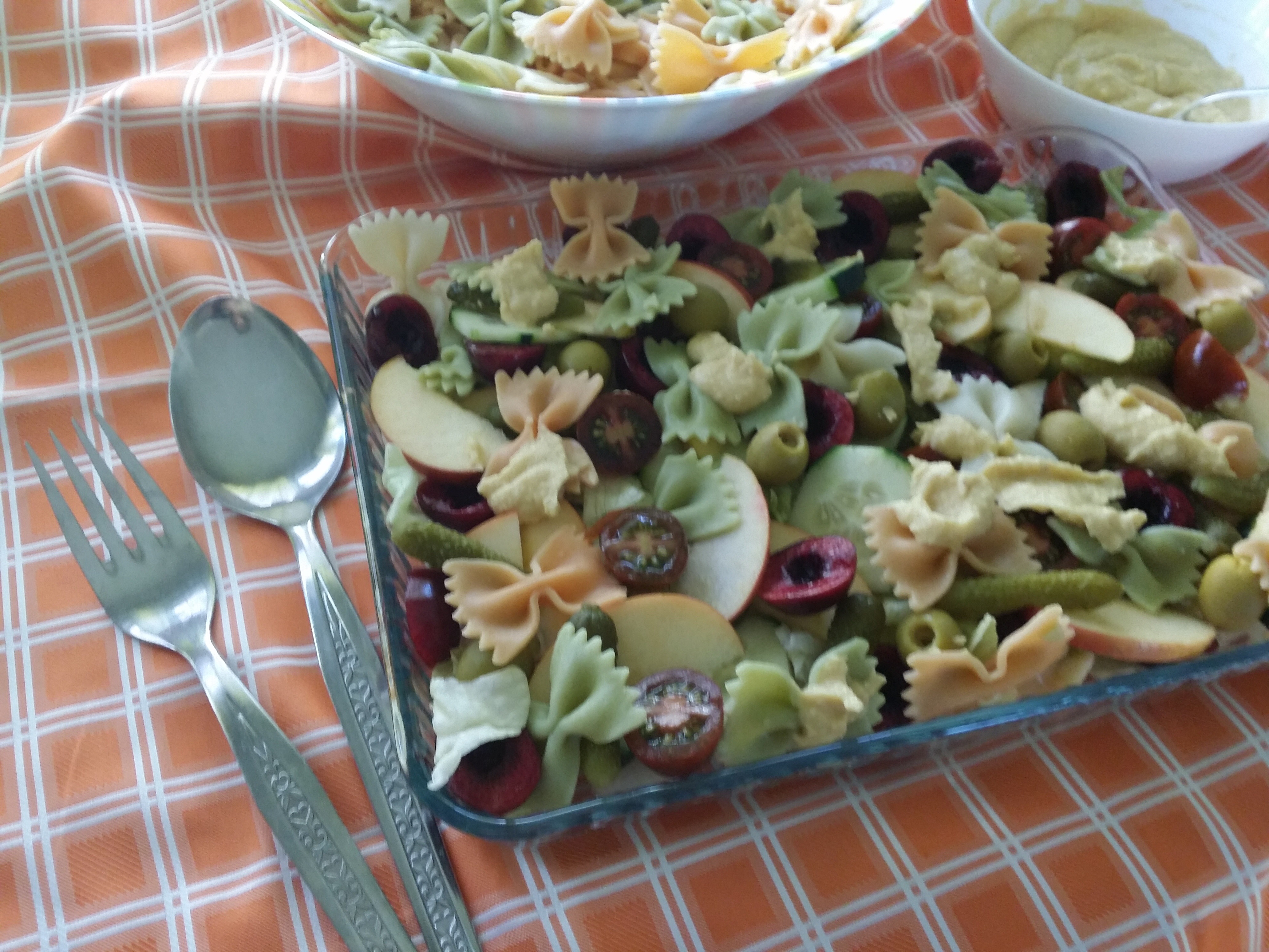 Ensalada de pasta tricolor con hummus y fruta fresca - Verduras, hortalizas  y ensaladas - Blog de M. PILAR BENITO ARRANZ de Thermomix® Sabadell