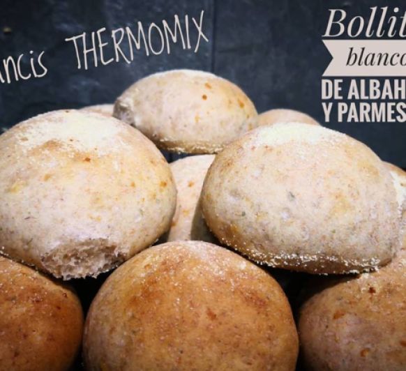 BOLLITOS BLANCOS DE ALBAHACA Y PARMESANO