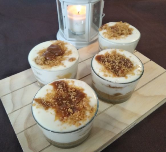 Vasitos de cheesecake con dulce de leche