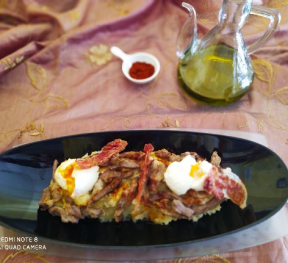 Patatas revolconas extremeñas con secreto ibérico