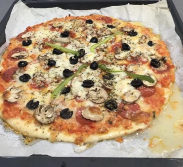 Pizza de pepperoni, emmental y champiñones con Thermomix