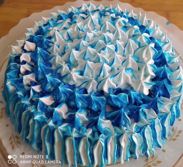 Tarta de almendra con almíbar de malvarrosa