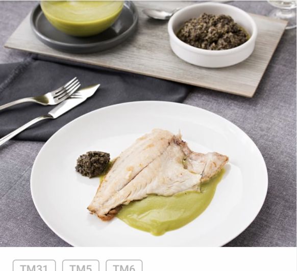 DORADA A LA PLANCHA CON CREMA DE GUISANTES Y TAPENADE