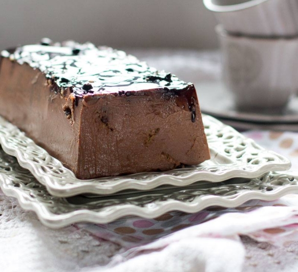 Pudín de chocolate y queso con cookies, a quien lo apetece un pudin rico rico, para cualquier momento de día.