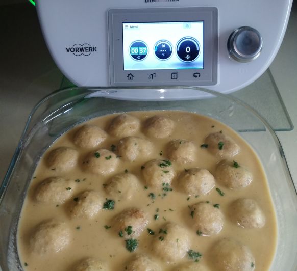 Albóndigas en salsa española