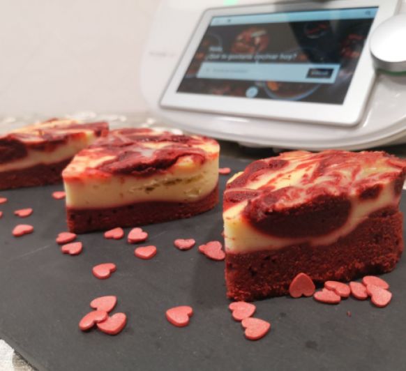 BROWNIE RED VELVET CON CHEESECAKE