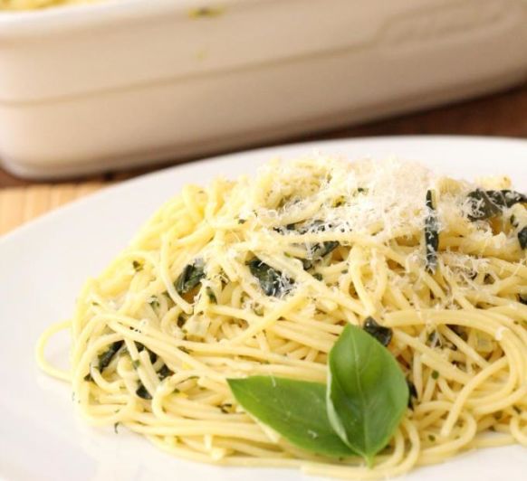 ESPAGUETIS AL PESTO CON AROMA DE CÍTRICOS