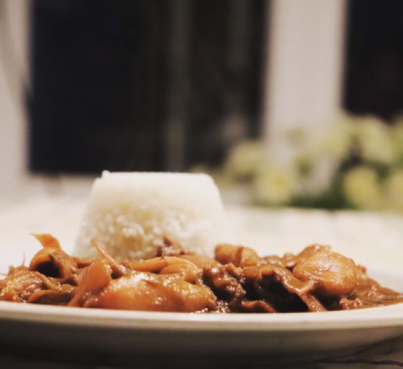 Calamares encebollados con arroz