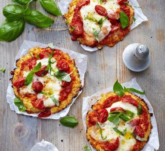 Minipizzas de colifor y queso con tomate en Thermomix® 