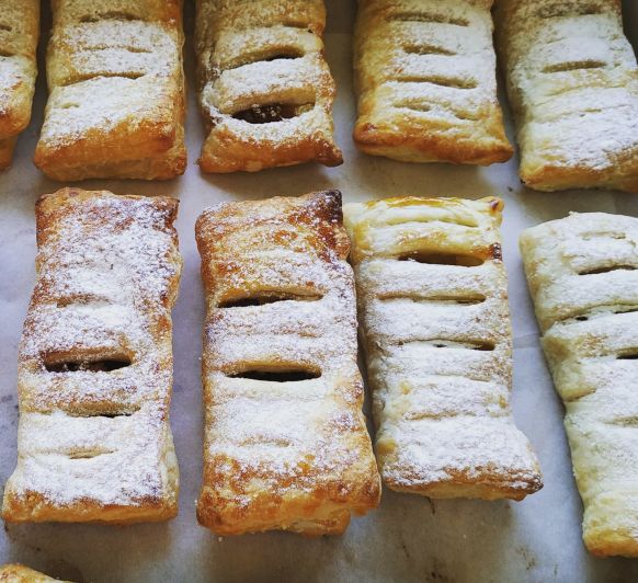 Hojaldritos rellenos de manzana 