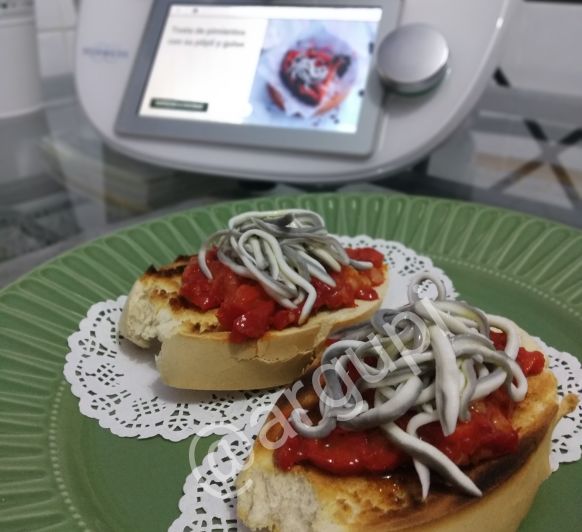Tosta de pimiento con su pipil y gulas - Thermomix® - Plasencia - Cáceres