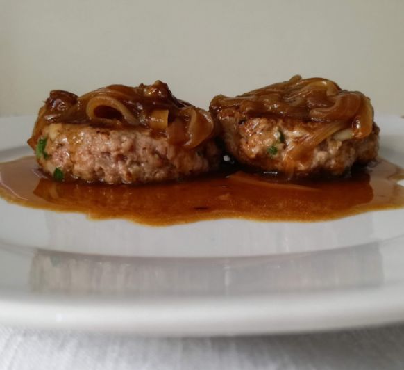 Salisbury Steak o filetes rusos en salsa de cebolla receta hecha en Thermomix® 
