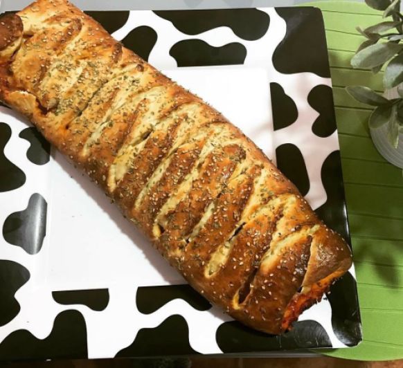 TRENZA RELLENA DE PIZZA