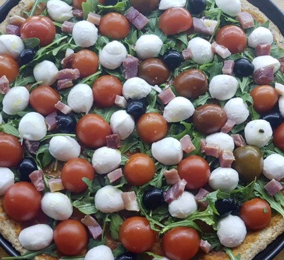 #yomequedoencasa Pizza integral con tomates cherry, rúcula y mozarella fresca con Thermomix® 