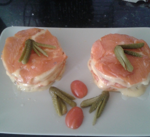 Timbales de salmón con salsa holandesa