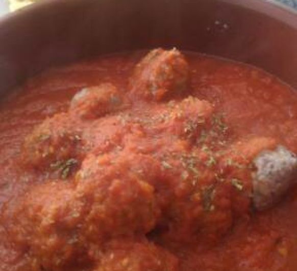 2 en 1......Albóndigas con salsa de tomate