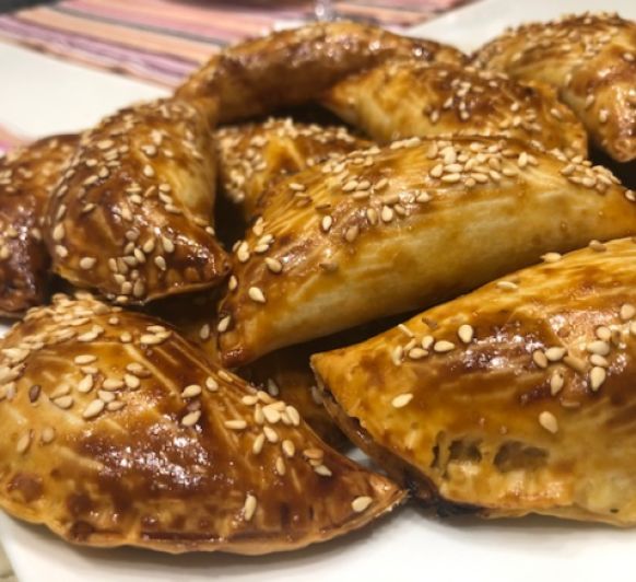 Crestes de tonyina amb Thermomix® / empanadillas de atún con Thermomix® .