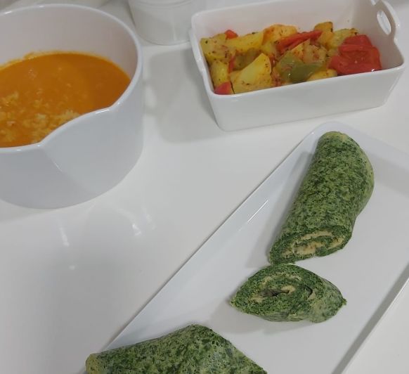 Sopa de pan y tomate. Tortilla de espinacas y Ratatouille al vapor (TM31, TM5, TM6)