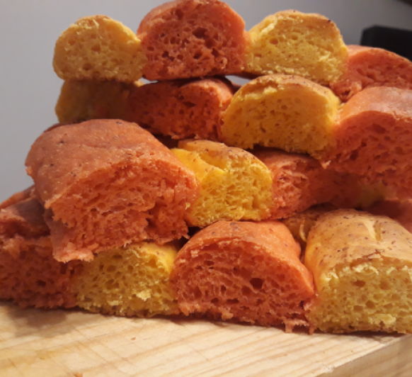 Pan de sobrasada y queso, (Pan de Sant Jordi)