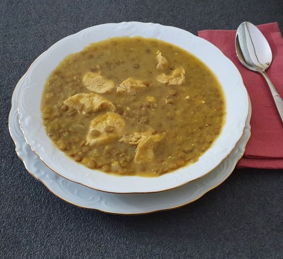 Lentejas al curry con pollo y manzana