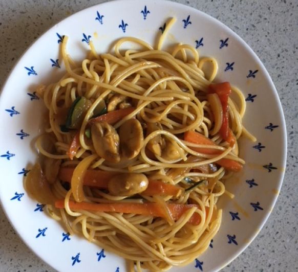 Espaguetis asiático vegetales