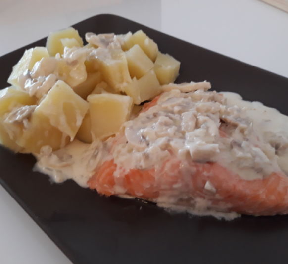 Salmón con salsa de champiñones