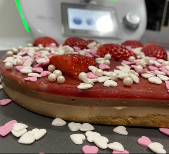 Tarta de San Valentín: queso, chocolate y fresas
